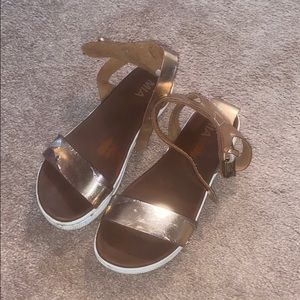 MIA flat form sandals